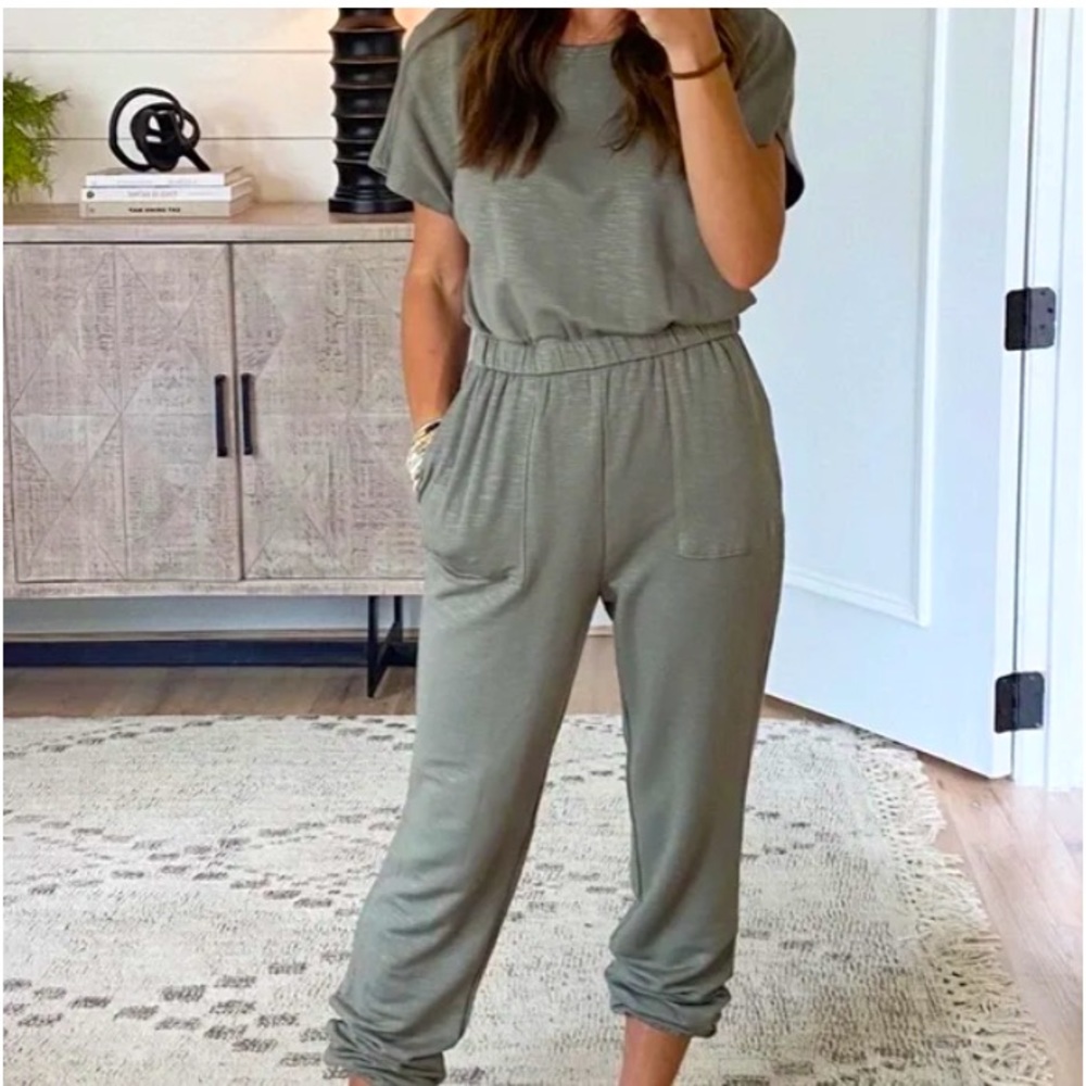 NWOT Talulah Eastwood Jumpsuit Olive 🫒 Size Large